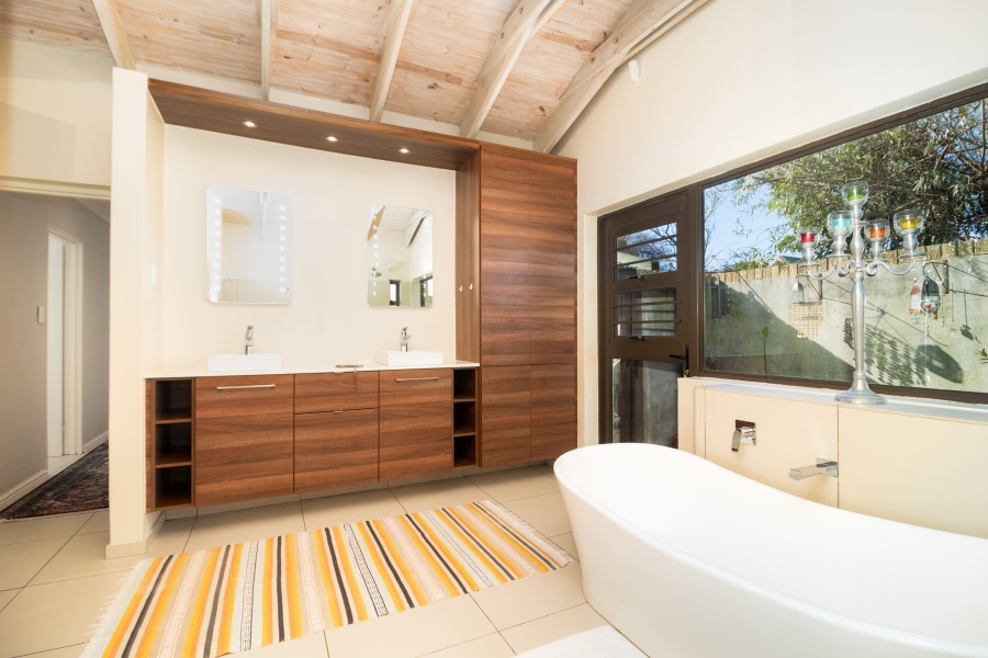 5 Bedroom Property for Sale in Vredekloof Heights Western Cape